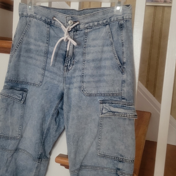AMERICAN EAGLE High Waisted Blue Denim Cargo Jeans Size 8 - Picture 5 of 11